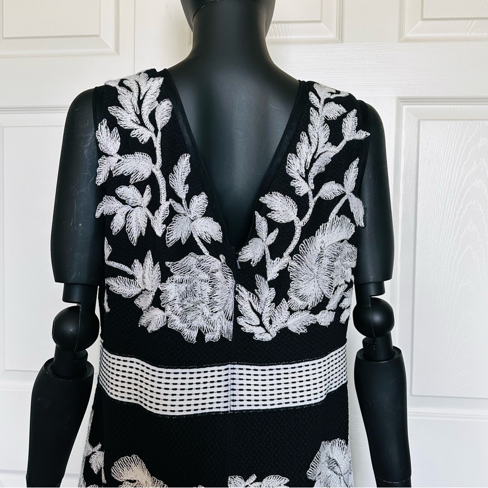 Tadashi Shoji Floral lace black white gown 4 NWT - Picture 7 of 8